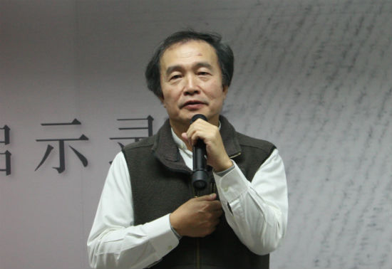 台湾当代诗人和作家杨渡以自己的家族为背景写出《一百年漂泊》