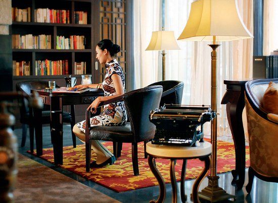 青岛怡堡酒店古典怀旧图书馆