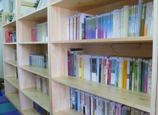 “慈弘阳光之家”公益项目为孩子们建设的图书馆