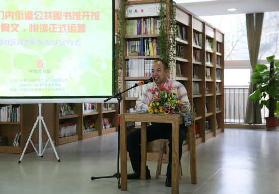 中国国际广播电台著名主持人著名主持人弥亚牛在现场朗诵了泰戈尔名篇《图书馆》